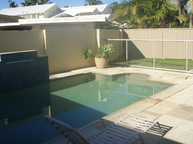 14 Savoy Drive, Broadbeach Waters QLD 4218