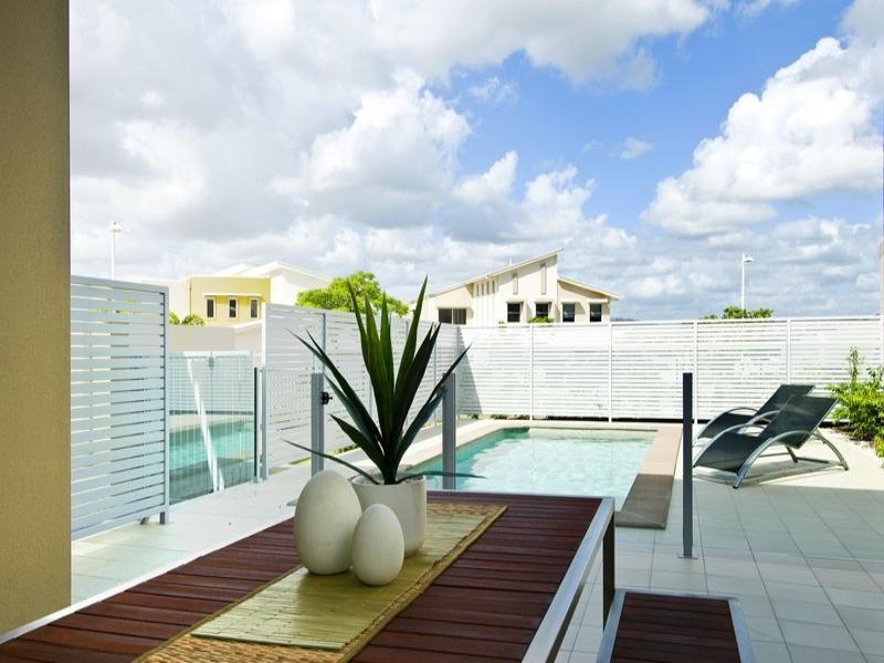 8012 A and B Vista Drive, Royal Pines, Benowa QLD 4217