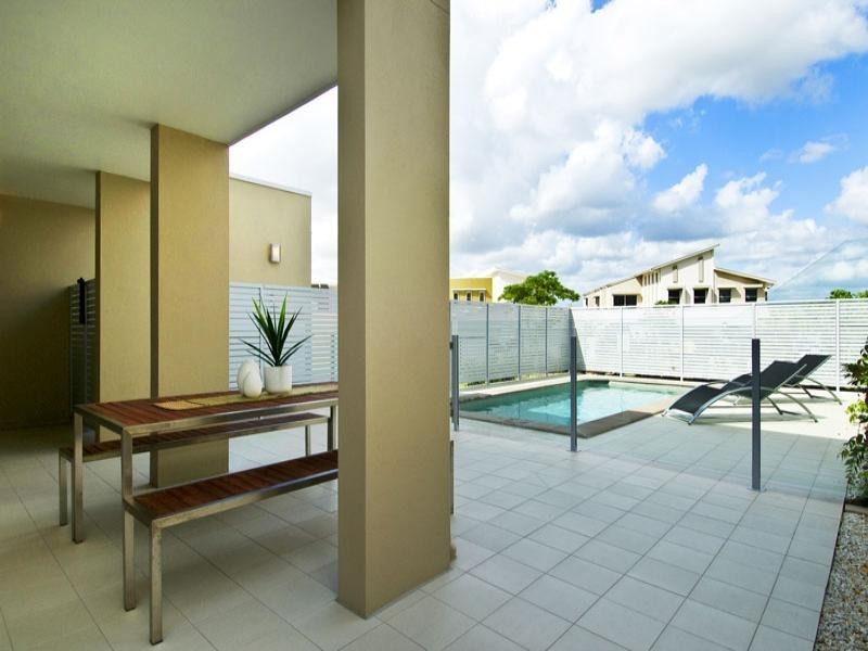 8012 A and B Vista Drive, Royal Pines, Benowa QLD 4217