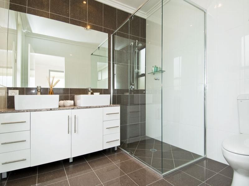 8012 A and B Vista Drive, Royal Pines, Benowa QLD 4217