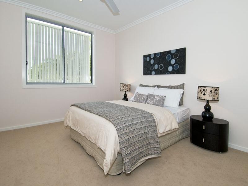 8012 A and B Vista Drive, Royal Pines, Benowa QLD 4217