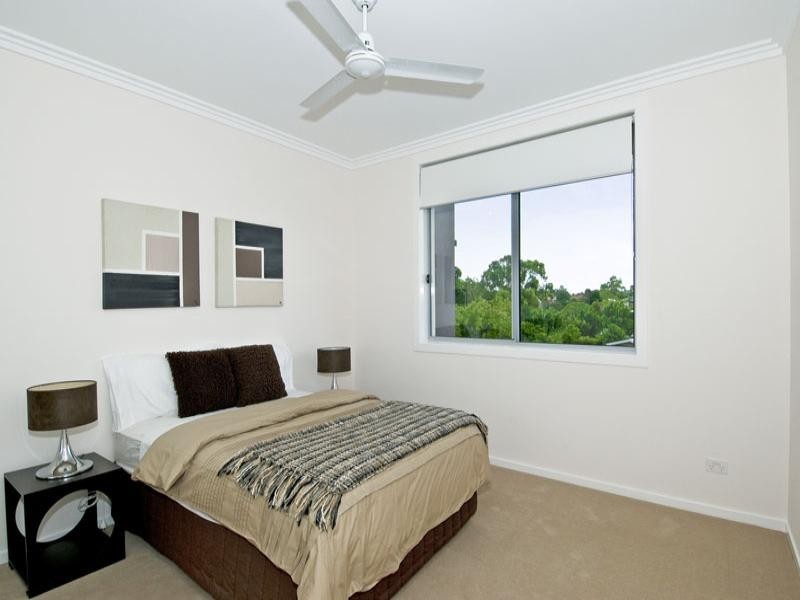 8012 A and B Vista Drive, Royal Pines, Benowa QLD 4217