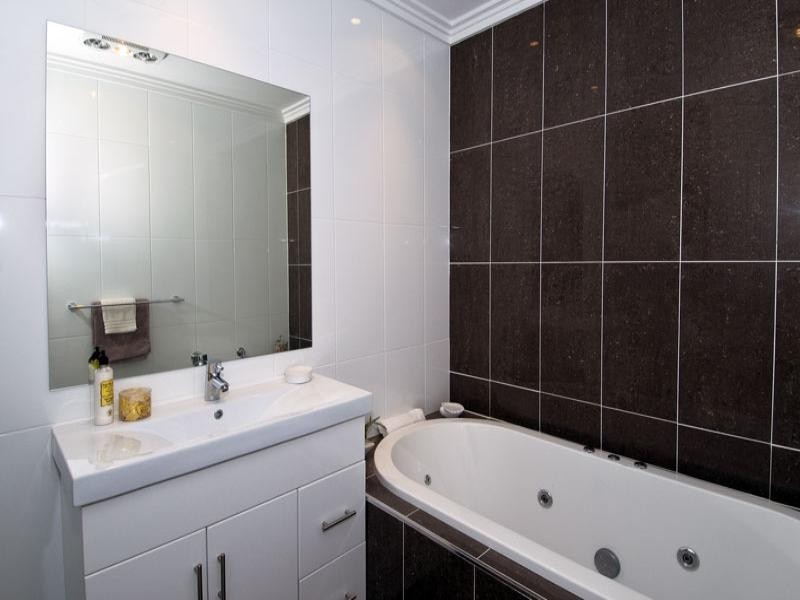 8012 A and B Vista Drive, Royal Pines, Benowa QLD 4217