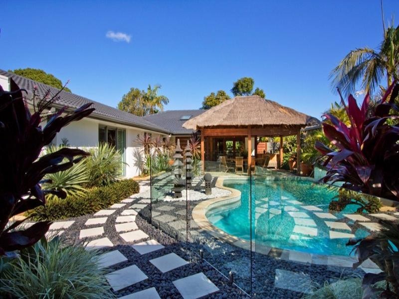 4 Huon Street, Broadbeach Waters QLD 4218