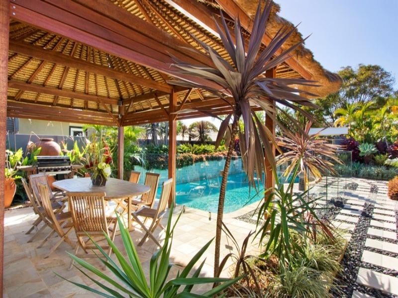 4 Huon Street, Broadbeach Waters QLD 4218