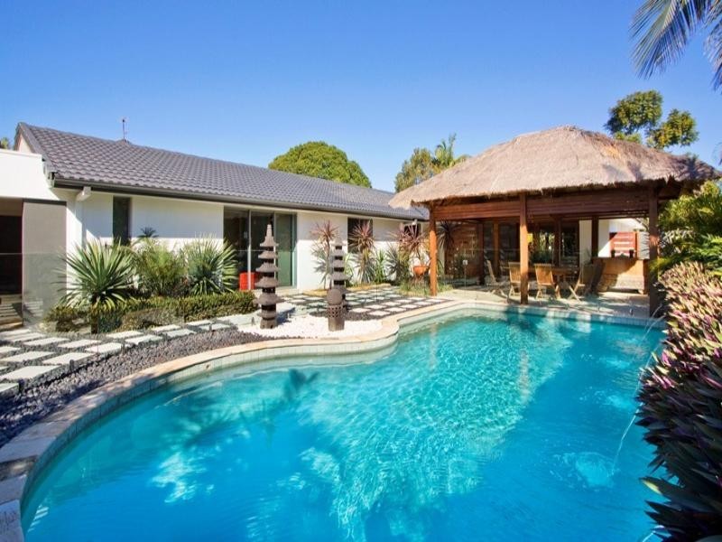 4 Huon Street, Broadbeach Waters QLD 4218