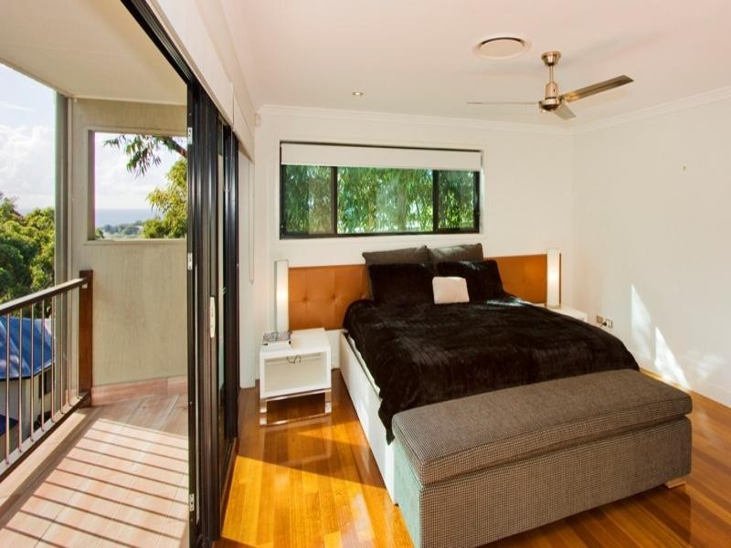 8 Sanctuary Crest Drive, Currumbin QLD 4223