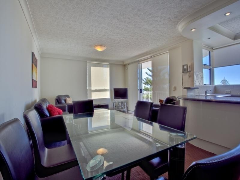 501 ‘Ritz on the Beach’ 8 Philip Avenue, Broadbeach QLD 4218