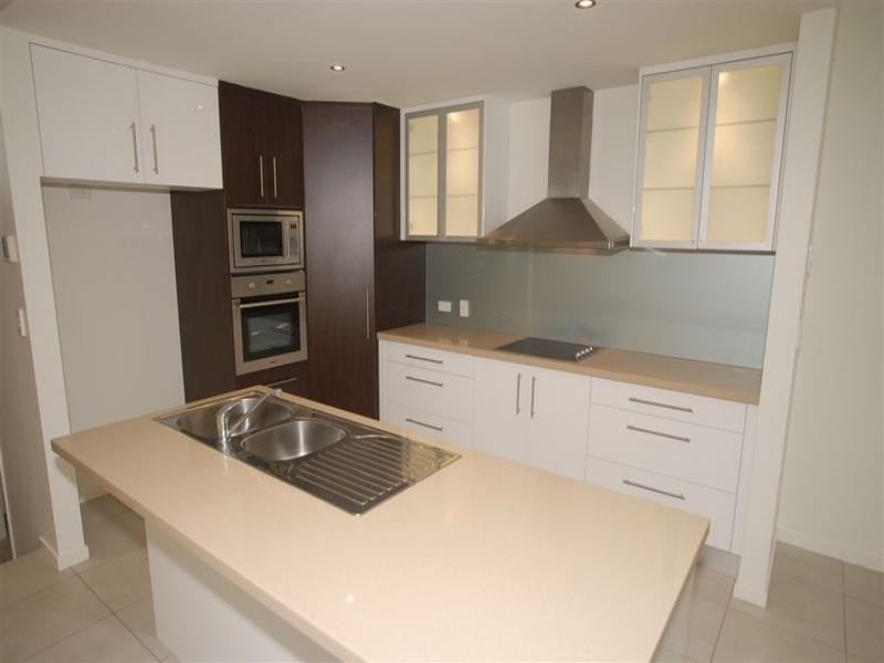 1012 A and B Lakeview Terrace, Benowa QLD 4217