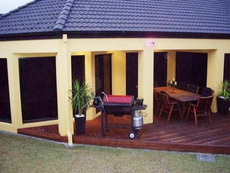 27 Hillridge Crescent, Varsity Lakes QLD 4227