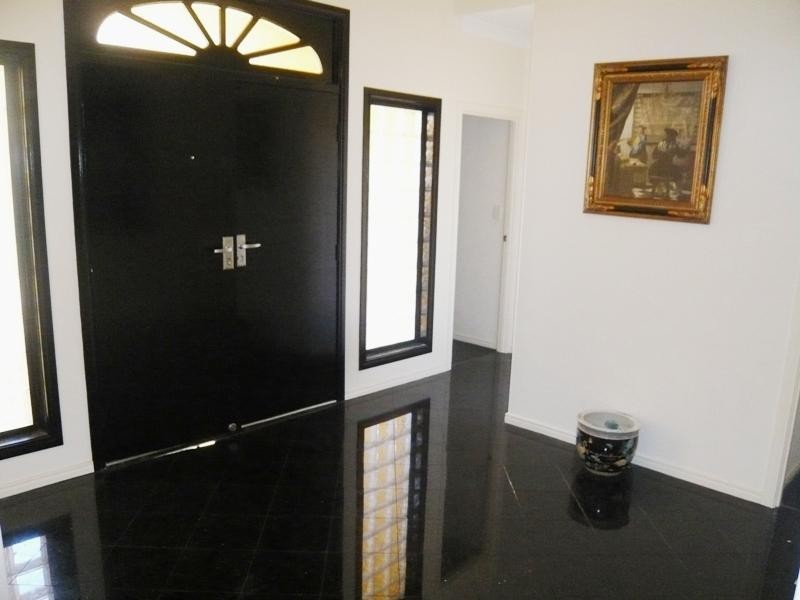 27 Hillridge Crescent, Varsity Lakes QLD 4227