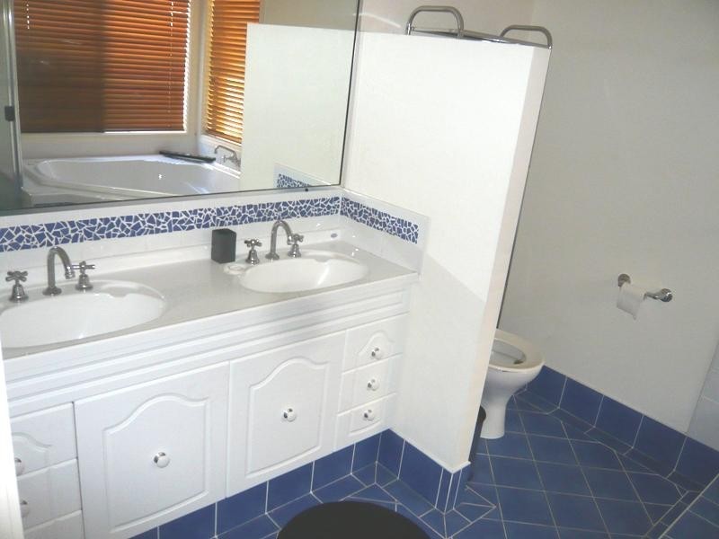 27 Hillridge Crescent, Varsity Lakes QLD 4227