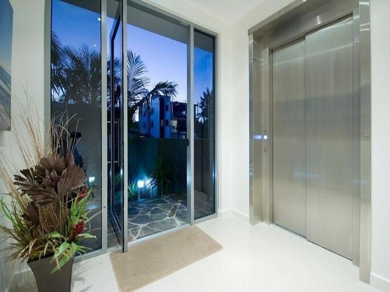 2/89 Seagull Avenue, Mermaid Beach QLD 4218