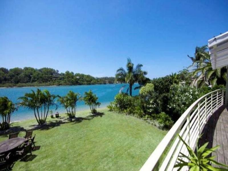 97 Tallebudgera Drive, Palm Beach QLD 4221