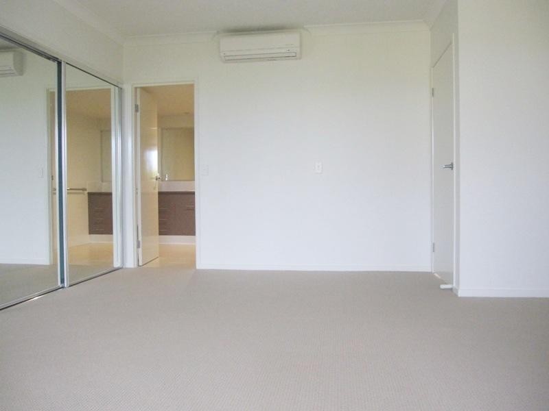 2/1 Acacia Court, Robina QLD 4226