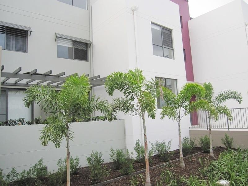 2/1 Acacia Court, Robina QLD 4226