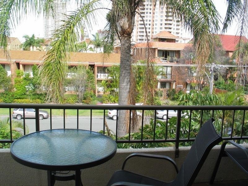 17 Britannia Avenue, Broadbeach QLD 4218