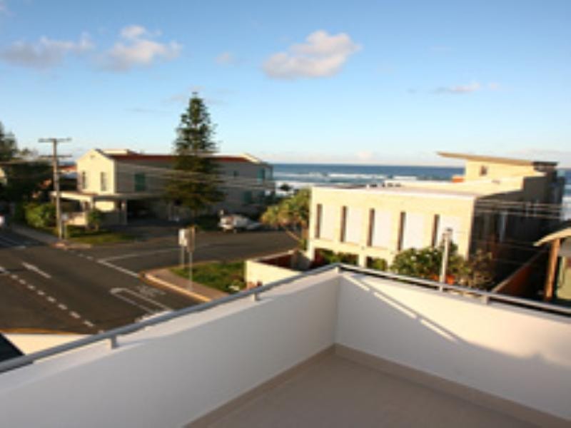 62 Hedges Avenue, Mermaid Beach QLD 4218