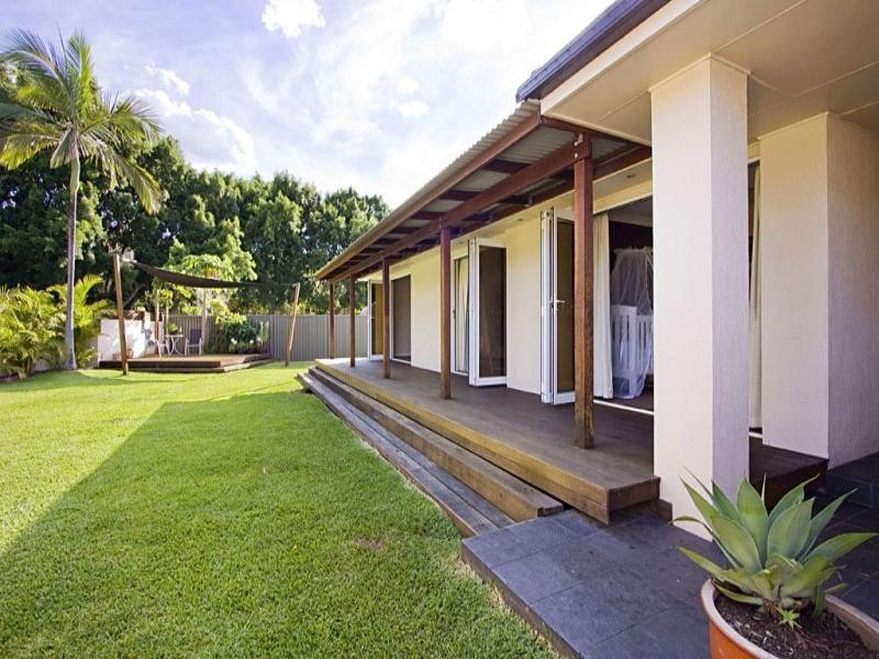 28 Cypress Drive, Broadbeach Waters QLD 4218