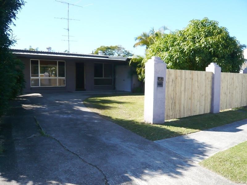 42 Allambi Avenue, Broadbeach Waters QLD 4218