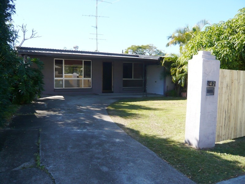 42 Allambi Avenue, Broadbeach Waters QLD 4218