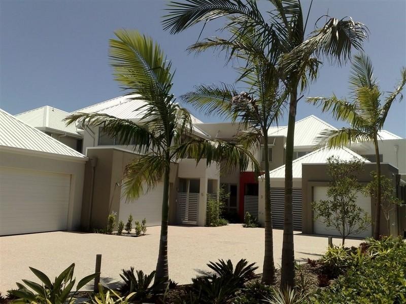 1,2,4/5055 Emerald Islands Drive, Carrara QLD 4211