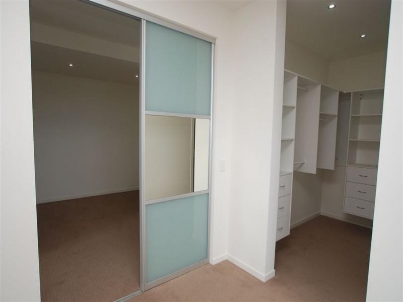 1,2,4/5055 Emerald Islands Drive, Carrara QLD 4211