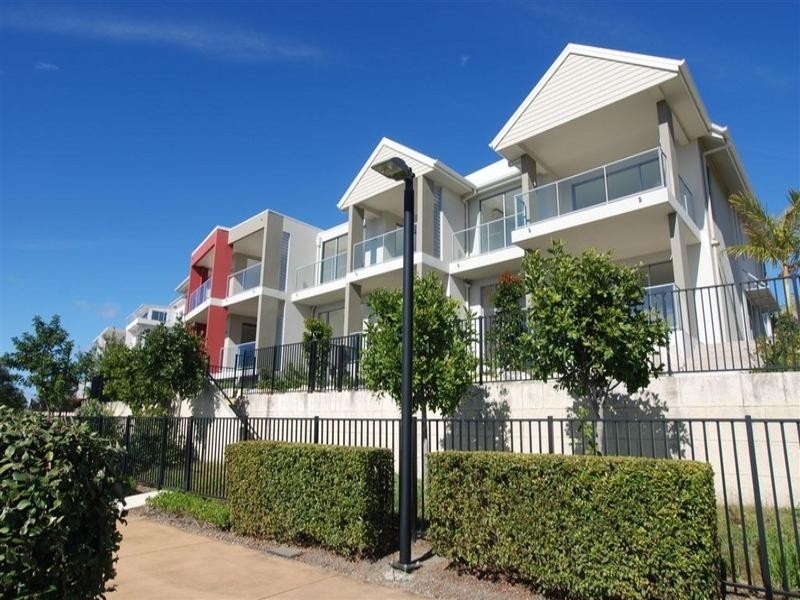 1,2,4/5055 Emerald Islands Drive, Carrara QLD 4211