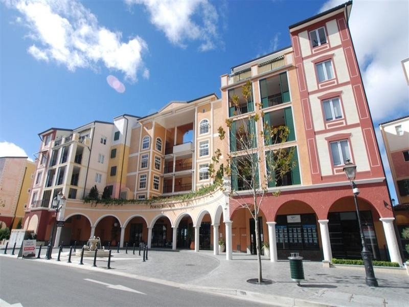 1,2,4/5055 Emerald Islands Drive, Carrara QLD 4211