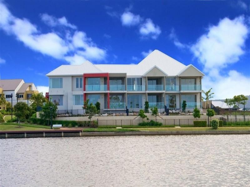 1,2,4/5055 Emerald Islands Drive, Carrara QLD 4211