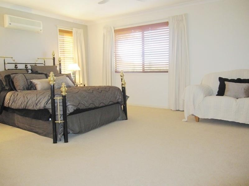 109 Dunlin Drive, Burleigh Waters QLD 4220