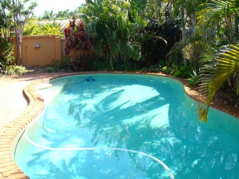 73 River Crescent, Broadbeach Waters QLD 4218