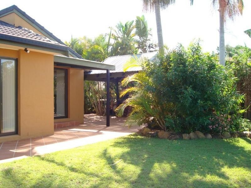 73 River Crescent, Broadbeach Waters QLD 4218