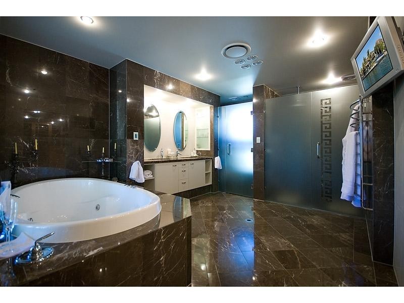 29 Midshipman Court, Main Beach QLD 4217