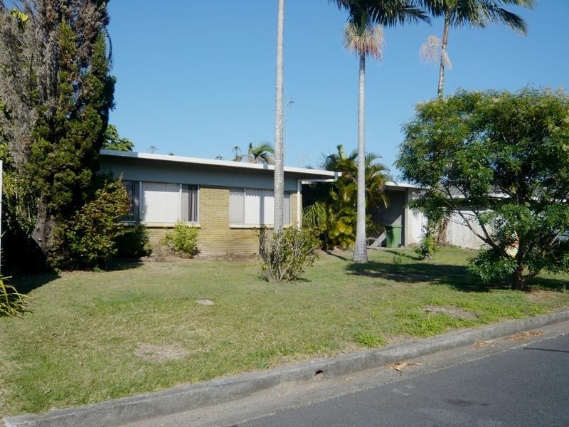 3 Boongala Road, Broadbeach Waters QLD 4218