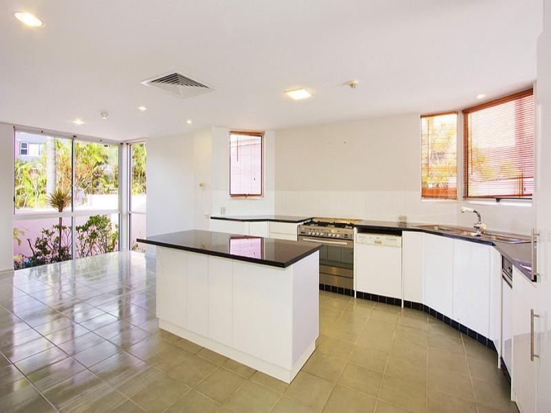 2 ‘Grand Mariner’ 12 Commodore Drive, Surfers Paradise QLD 4217