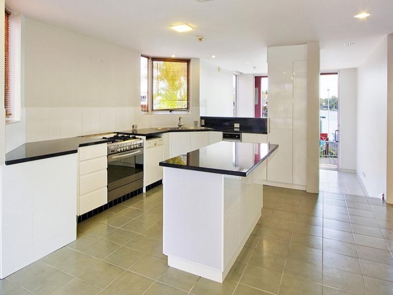 2 ‘Grand Mariner’ 12 Commodore Drive, Surfers Paradise QLD 4217