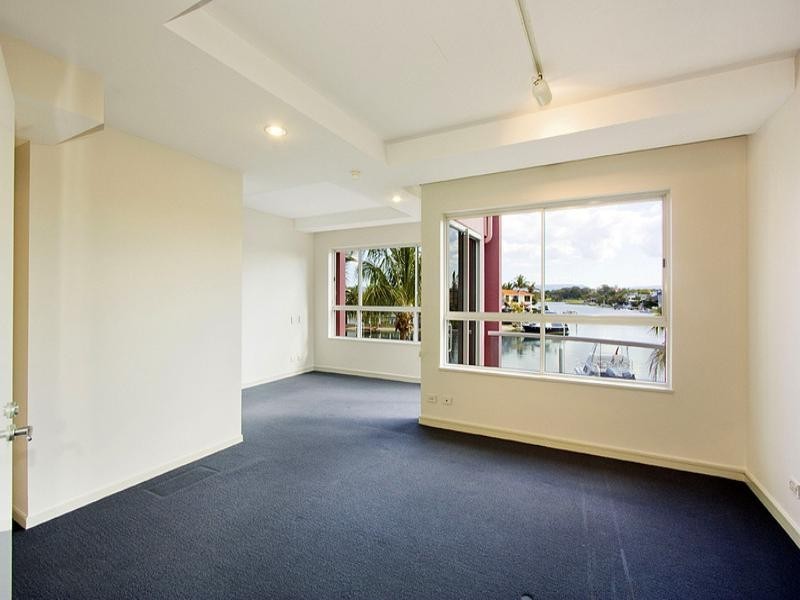 2 ‘Grand Mariner’ 12 Commodore Drive, Surfers Paradise QLD 4217