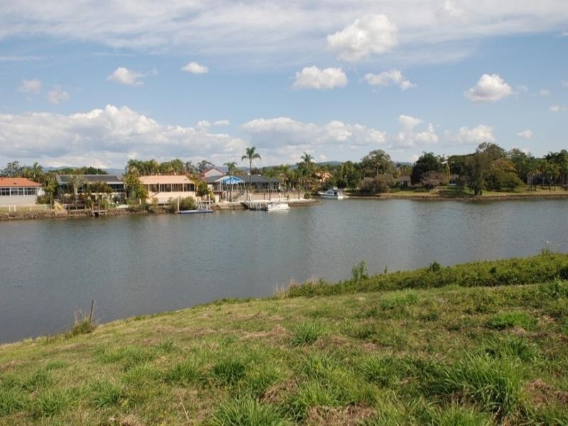 127 Sir Bruce Small Boulevard, Benowa QLD 4217