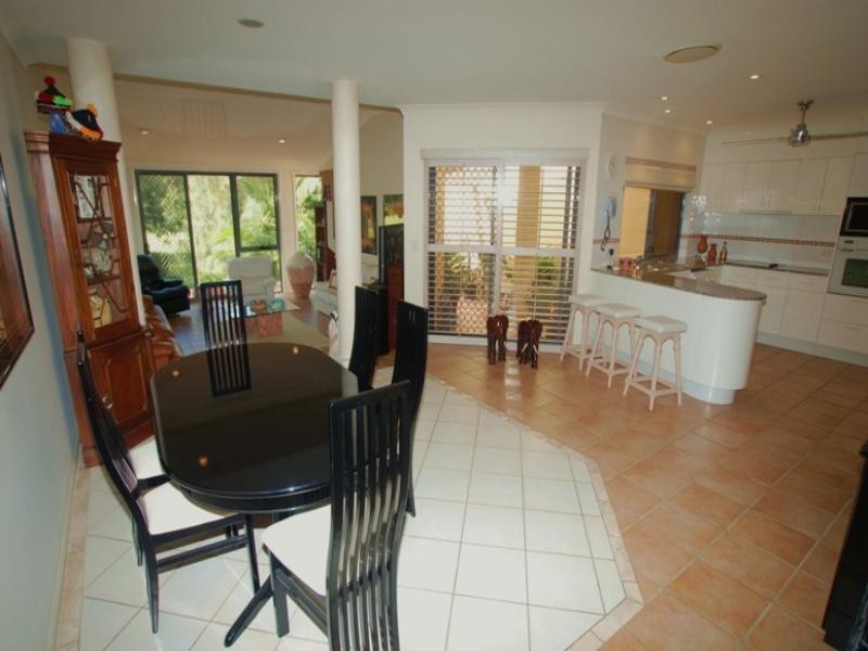 Villa 8 ‘Twerton’, 125 Santa Cruz Boulevard, Clear Island Waters QLD 4226