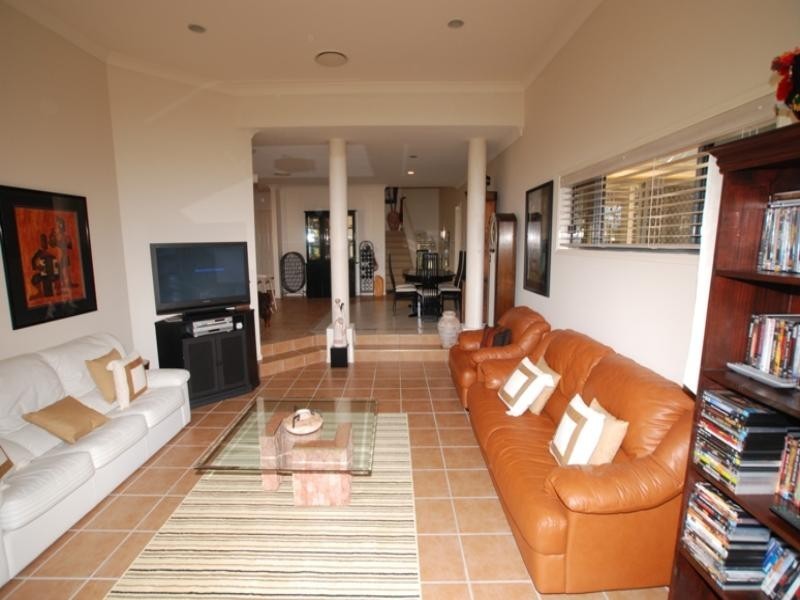 Villa 8 ‘Twerton’, 125 Santa Cruz Boulevard, Clear Island Waters QLD 4226