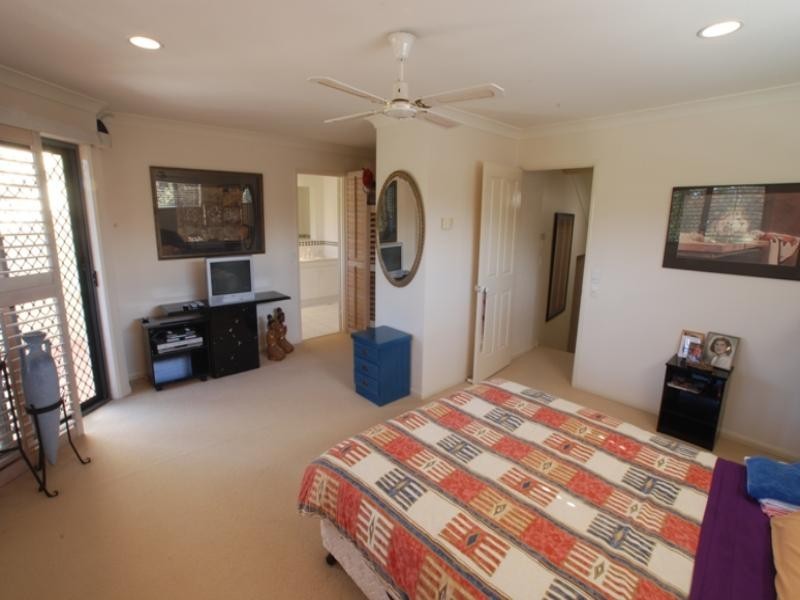 Villa 8 ‘Twerton’, 125 Santa Cruz Boulevard, Clear Island Waters QLD 4226