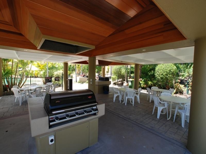 Villa 8 ‘Twerton’, 125 Santa Cruz Boulevard, Clear Island Waters QLD 4226