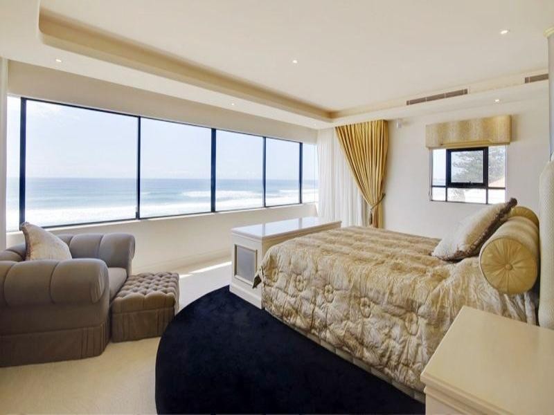 31 Hedges Avenue, Mermaid Beach QLD 4218