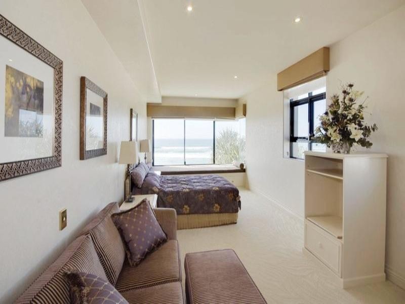 31 Hedges Avenue, Mermaid Beach QLD 4218