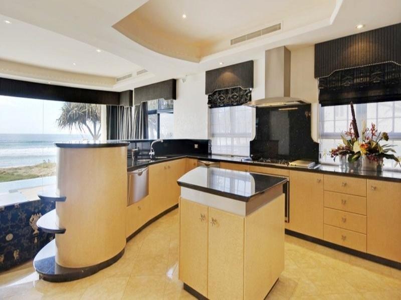 31 Hedges Avenue, Mermaid Beach QLD 4218