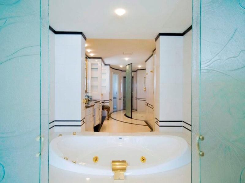 31 Hedges Avenue, Mermaid Beach QLD 4218