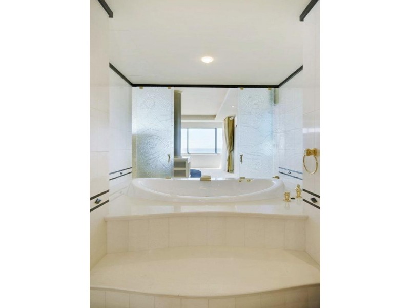 31 Hedges Avenue, Mermaid Beach QLD 4218