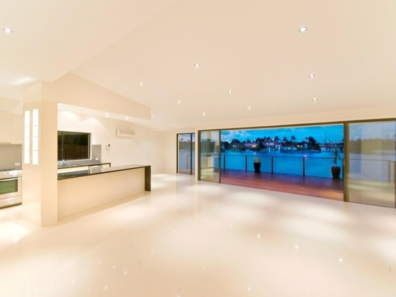 52 Rumrunner Street, Mermaid Waters QLD 4218