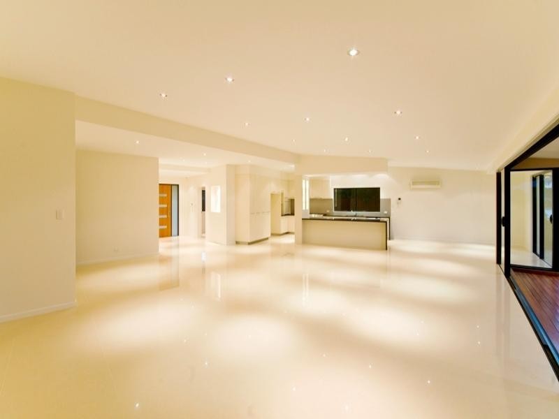 52 Rumrunner Street, Mermaid Waters QLD 4218